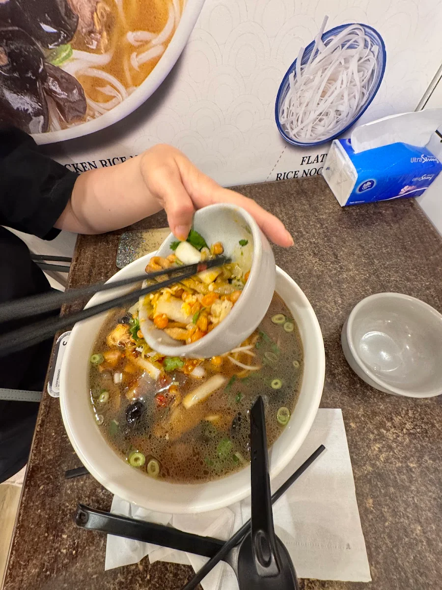 tasty pipis rice noodle 开心花甲粉, Master Noodle
